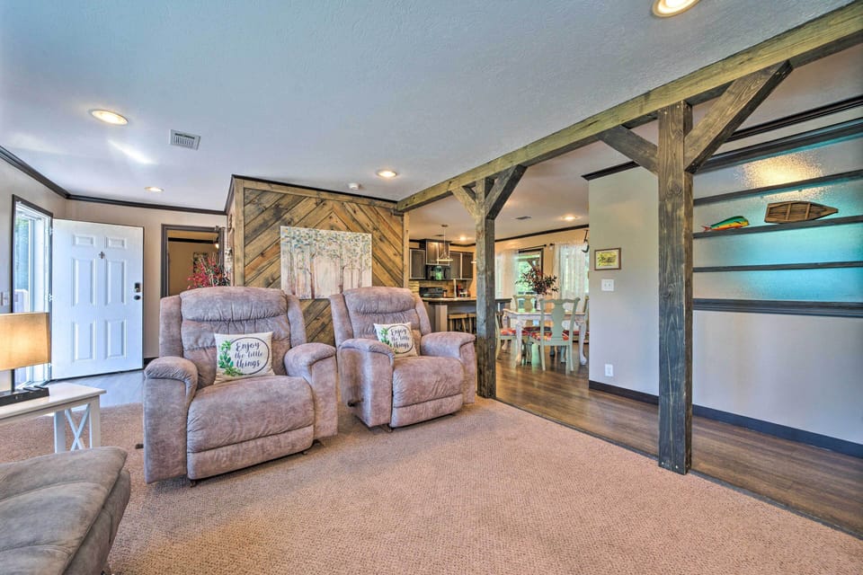 Living Room | Free WiFi | Futon