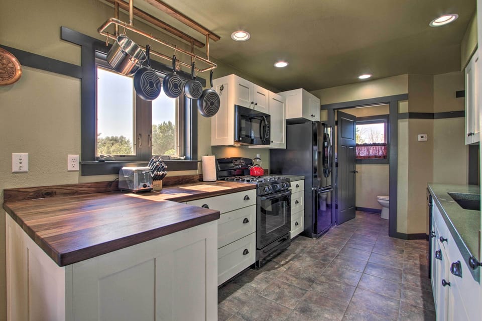 Fully Equipped Kitchen | Toaster