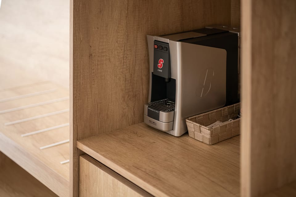 Deluxe Studio Suite, Private Pool | Soundproofing, iron/ironing board, free WiFi, bed sheets