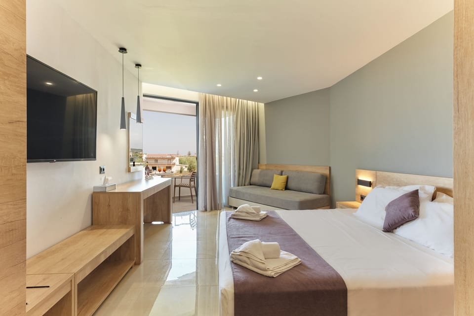 Deluxe Quadruple Room | Soundproofing, iron/ironing board, free WiFi, bed sheets