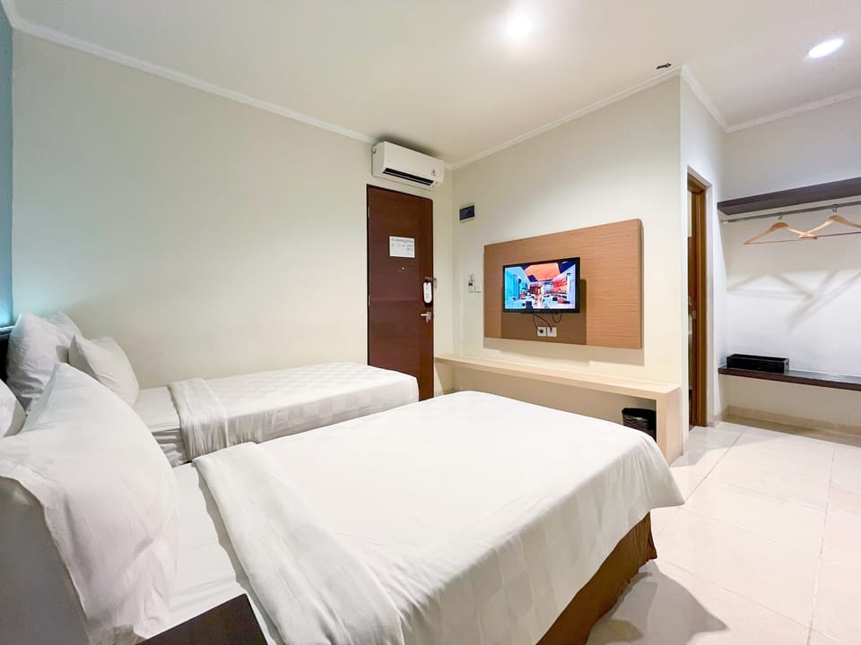 Deluxe Twin Room | Desk, free WiFi, bed sheets