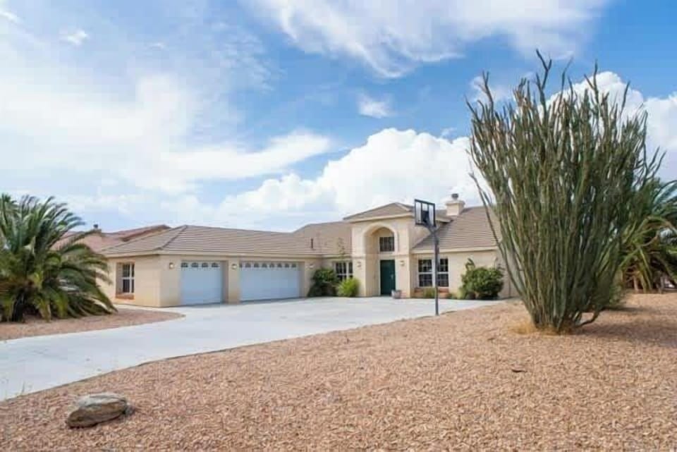 Everything you’ll need for a luxurious vacation getaway.