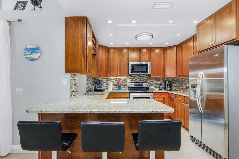Well equipped kitchen with all utensils, pots & pans, blender, cooking sheets, etc.