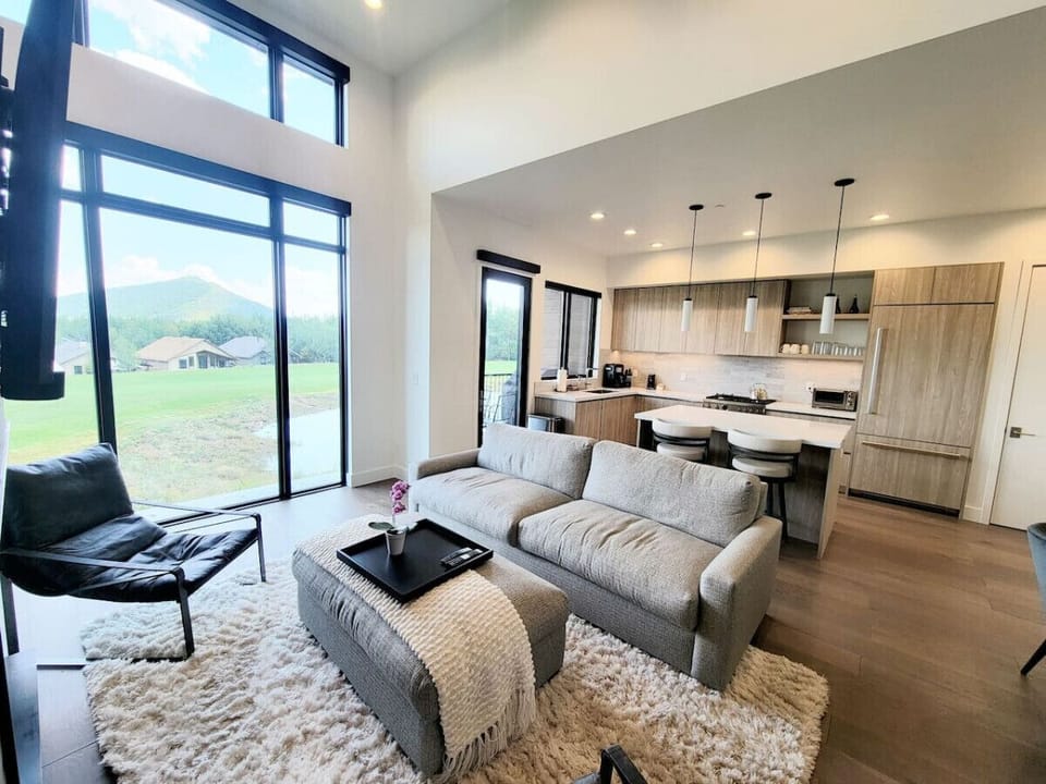 Gorgeous views all around!