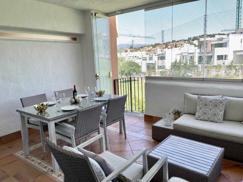 Solarium with golf views 