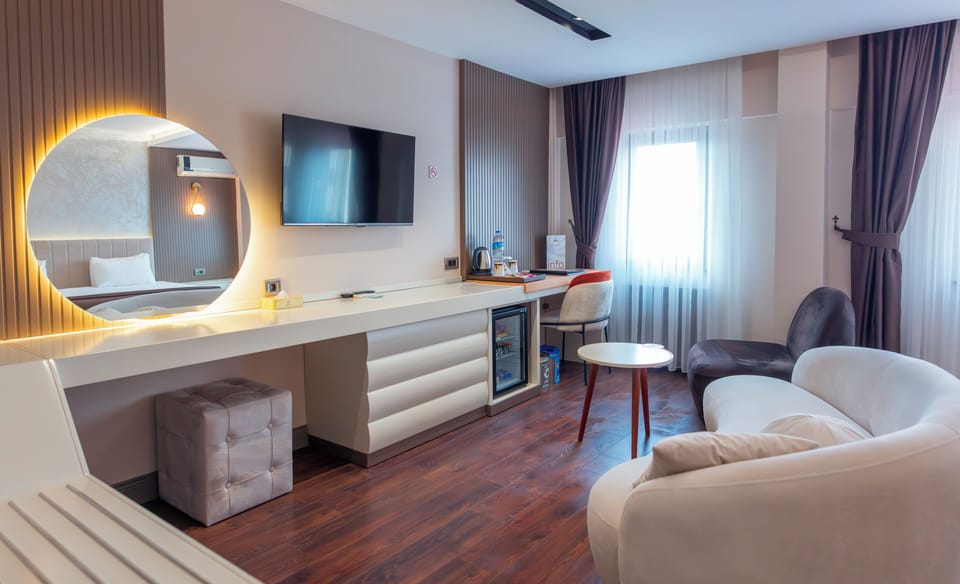 Comfort Plus  | Living area | 19-inch LCD TV with satellite channels, TV