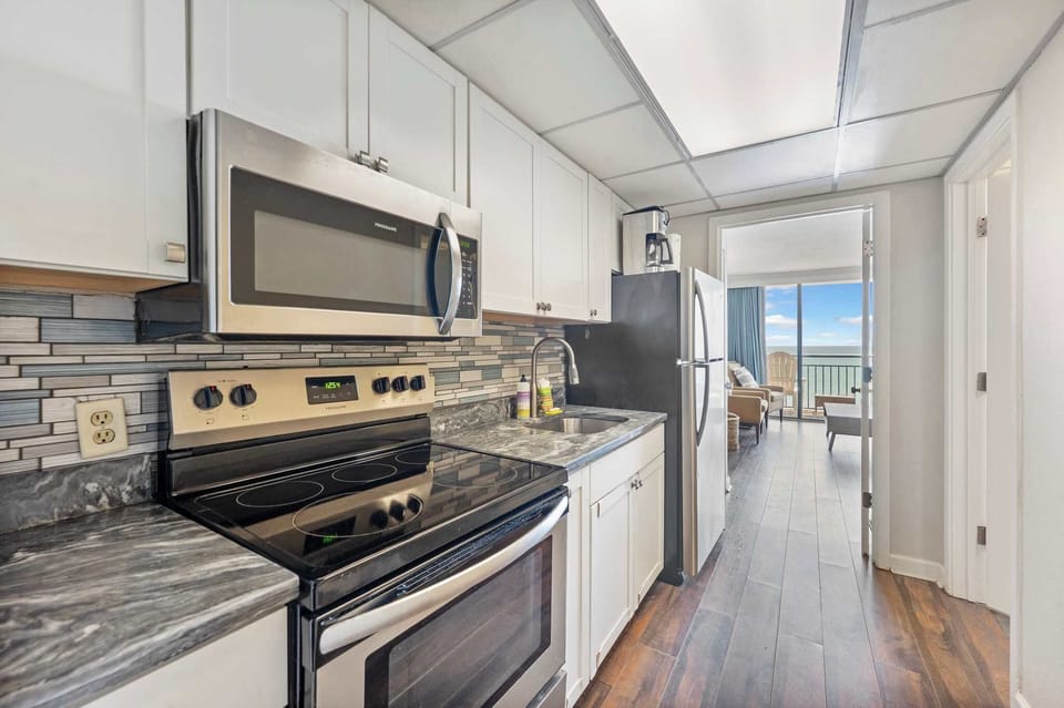 Equipped  Kitchen for Easy Dining 🍽️
