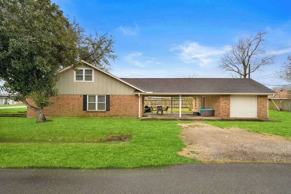 Exterior Retreat: Spacious outdoor area perfect for gatherings or relaxing under the Texas sky!