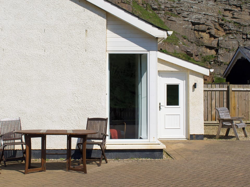 Sitting-out-area | Watersreach, Collieston