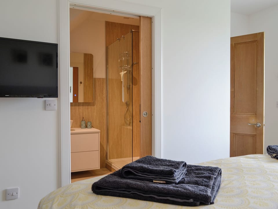 Double bedroom | Greenford Farm, Dundee