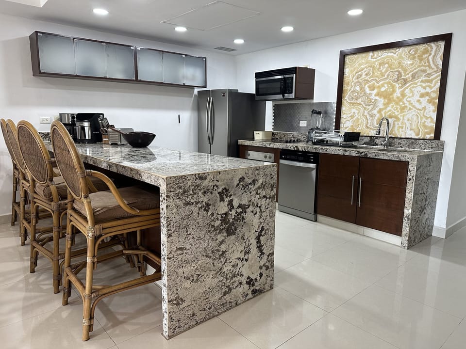 Superior Apartment, 3 Bedrooms, Marina View | Private kitchen | Full-size fridge, microwave, oven, stovetop