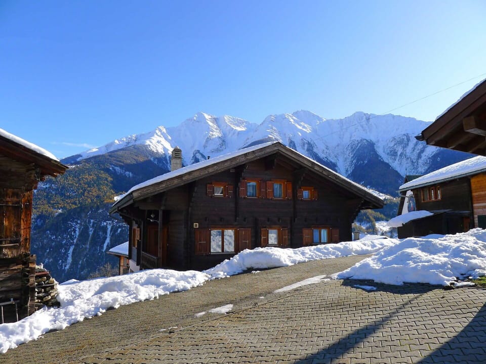 Sky, Mountain, Building, Snow, Property, House, Slope, Window, Wood, Highland