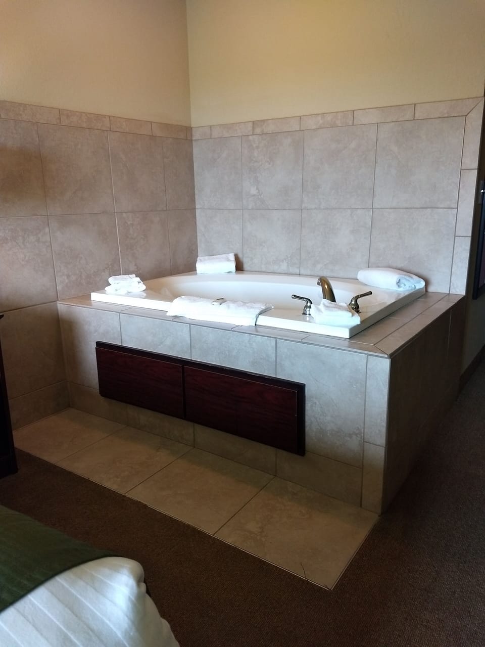 Suite | Bathroom | Combined shower/tub, free toiletries, hair dryer, towels