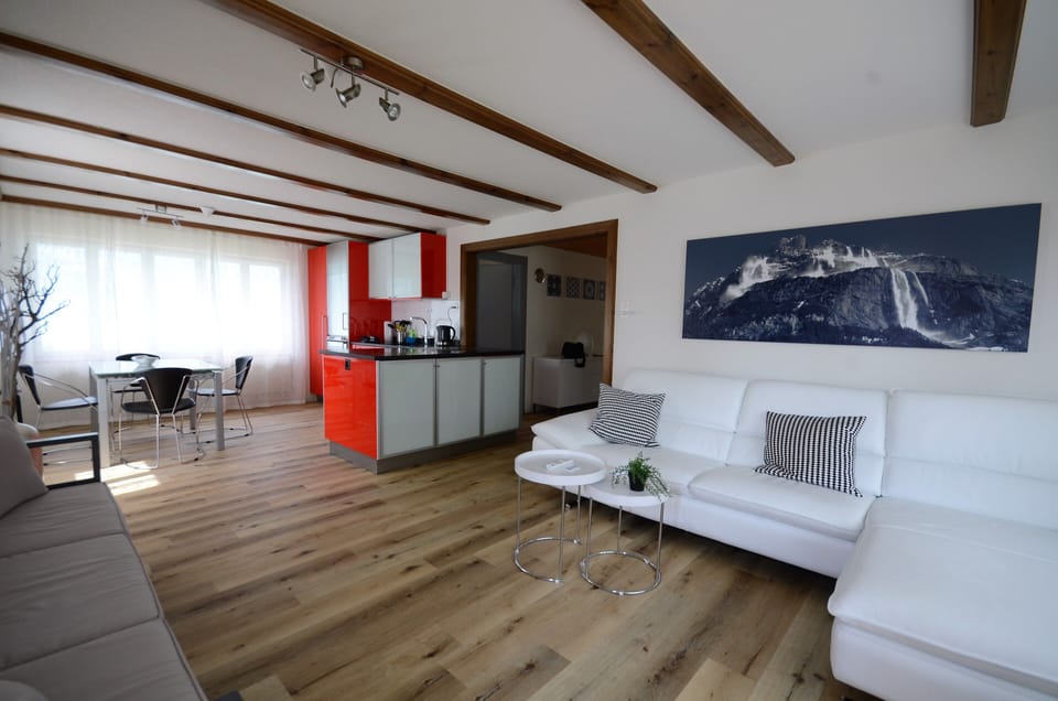 Lounge open plan / kitchen