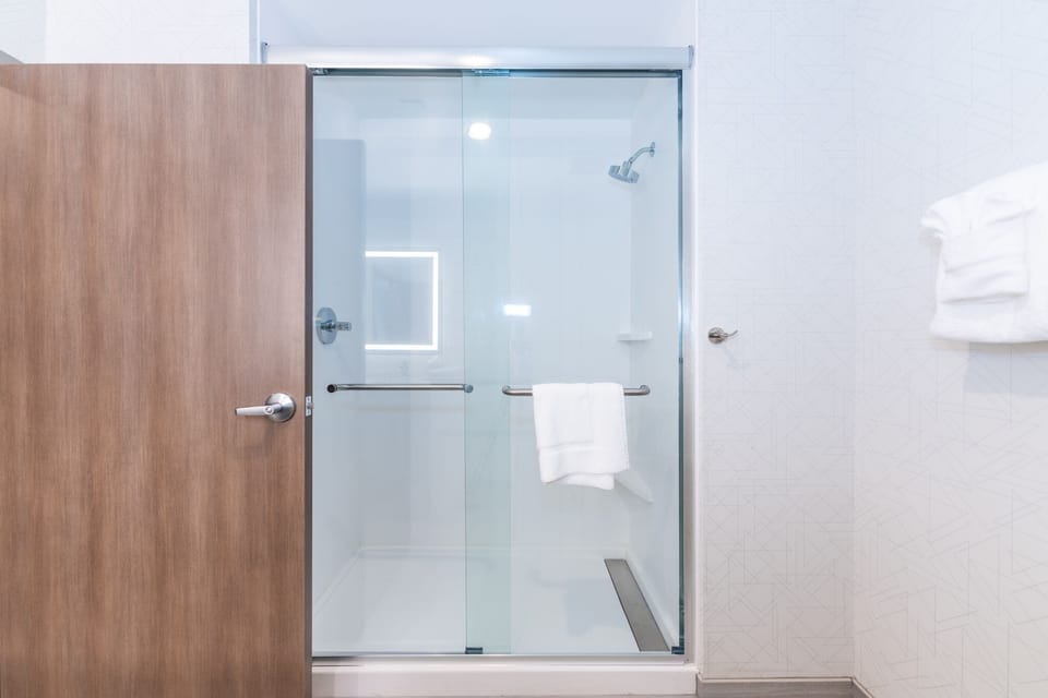 Standard Room | Bathroom | Designer toiletries, hair dryer, towels, soap