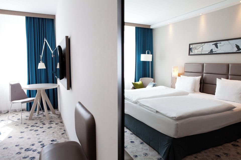 Down comforters, in-room safe, desk, blackout drapes