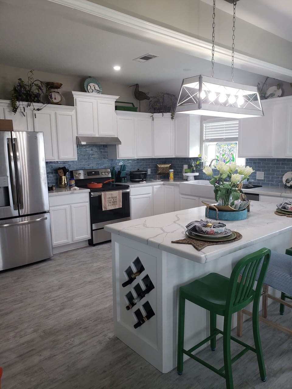 Kitchen supplied with all needs.