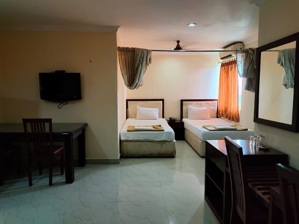 Premium bedding, desk, bed sheets