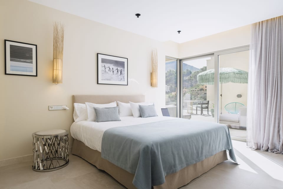 Superior Double Room, Terrace, Partial Sea View | Premium bedding, minibar, in-room safe, individually decorated
