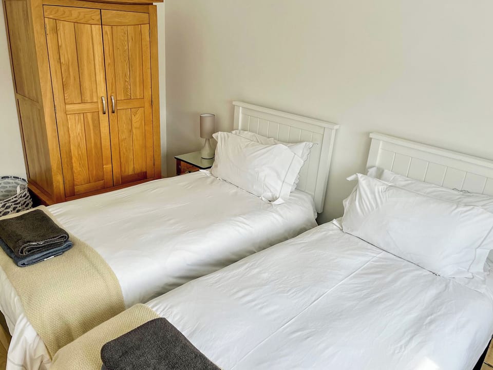 Twin bedroom | Sea Scape, Whitstable