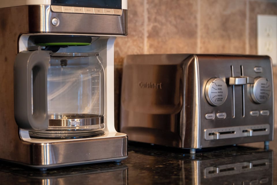 - Stainless steel coffee maker and toaster ready each morning   - Start your day with hot coffee before heading to the slopes   - Quick breakfasts made easy with modern appliances provided