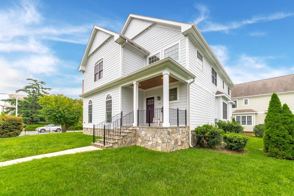 Spacious Luxury Home in the Heart of it ALL!!!