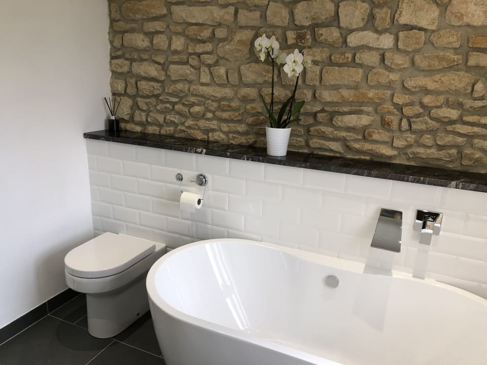 Comfort Double Room, Ensuite, Garden View (Swallows) | Bathroom