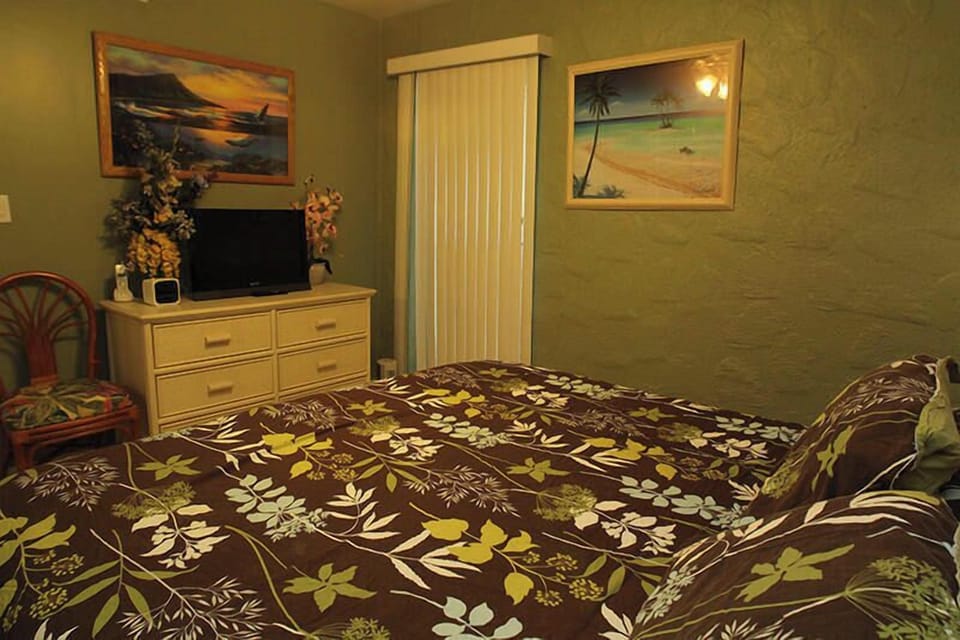 Condo, 1 King Bed with Sofa bed, Balcony, Partial Ocean View (Casa De Emdeko #203) | 1 bedroom, individually decorated, individually furnished, free WiFi