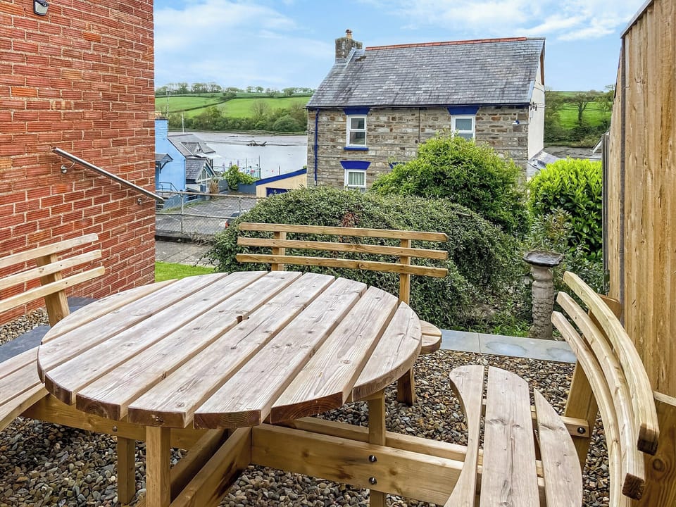 Sitting-out-area | Ferry View, St Dogmaels, near Cardigan