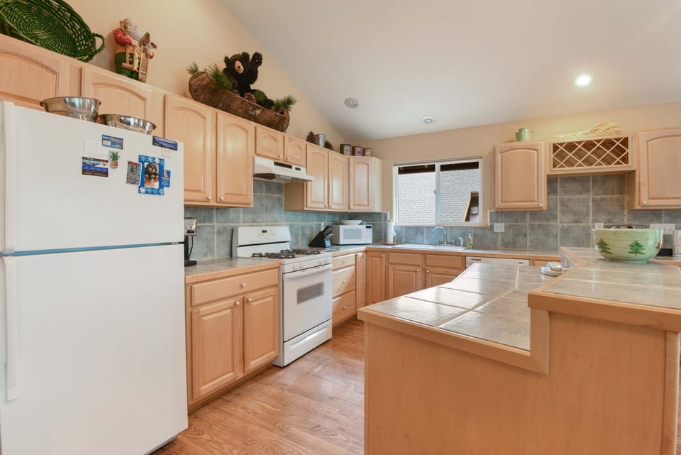 House, Multiple Beds, Patio, Mountain View (Kings Beach Bliss) | Private kitchen | Fridge, microwave, oven, stovetop