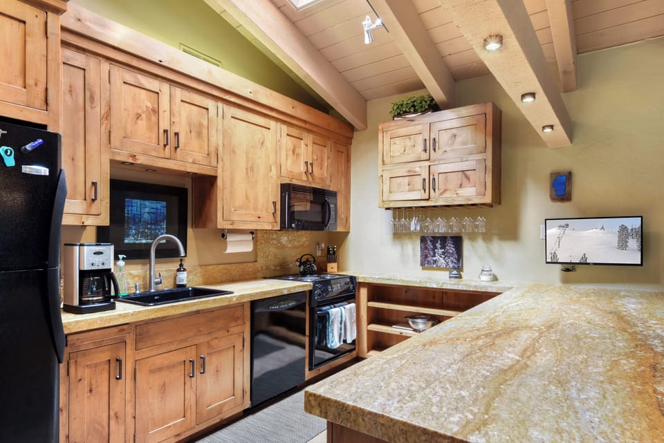Condo, Multiple Beds, Mountain View (Waters Edge Oasis) | Private kitchen | Fridge, microwave, oven, stovetop