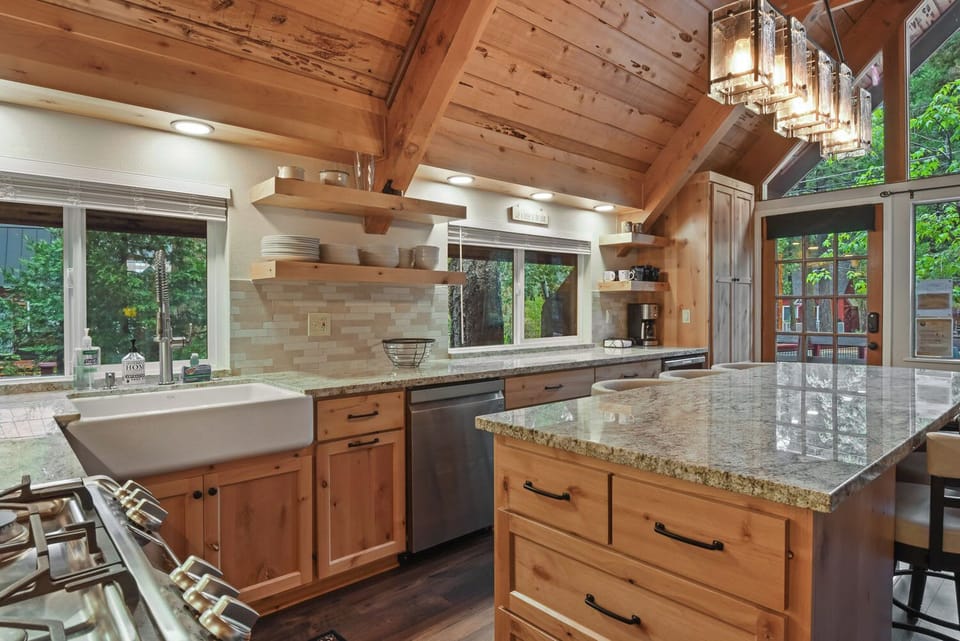 House, Multiple Beds, Patio, Mountain View (West Shore Haven) | Private kitchen | Fridge, microwave, oven, stovetop