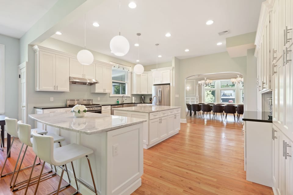 Gourmet Kitchen Breakfast bar