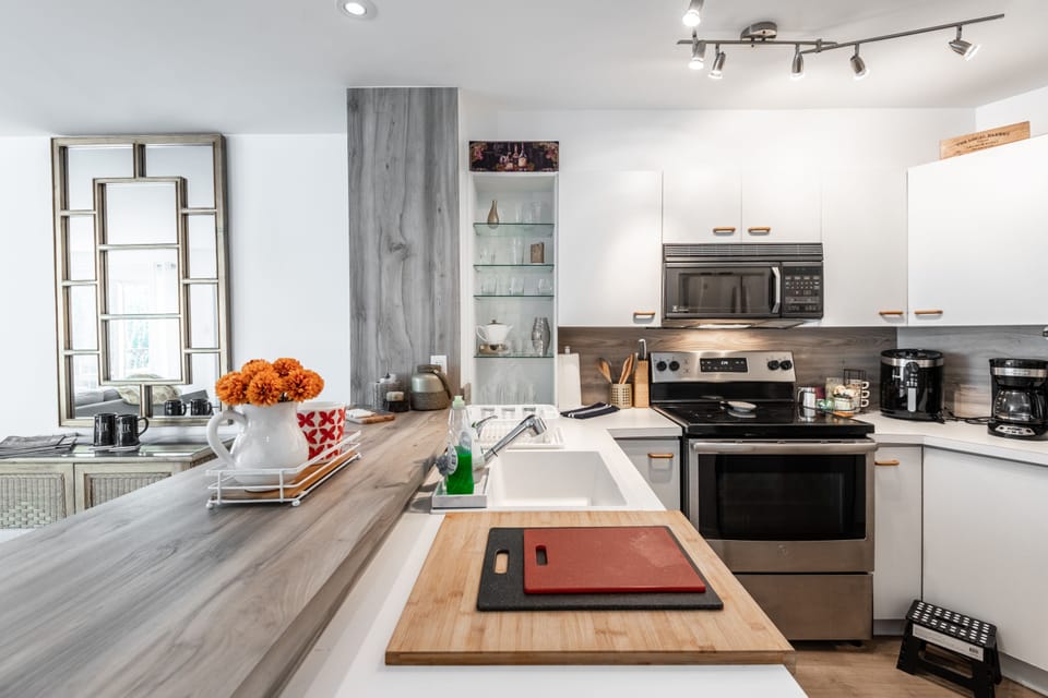 Full Kitchen with all appliances, cutlery and pots and Pans