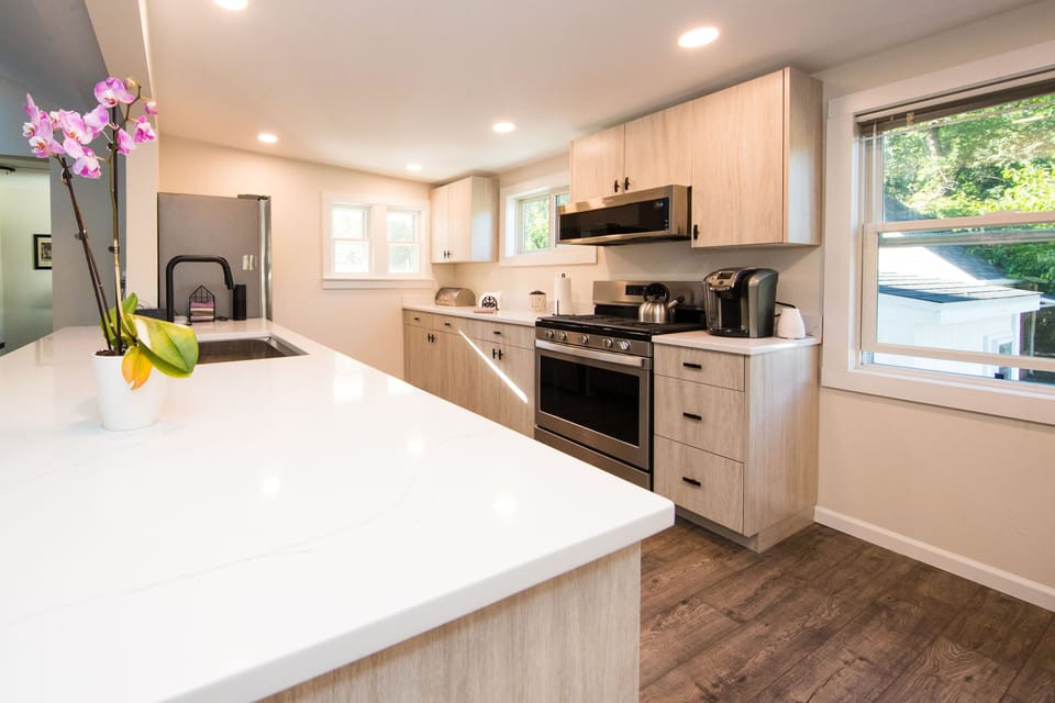 Kitchen and kitchen Island