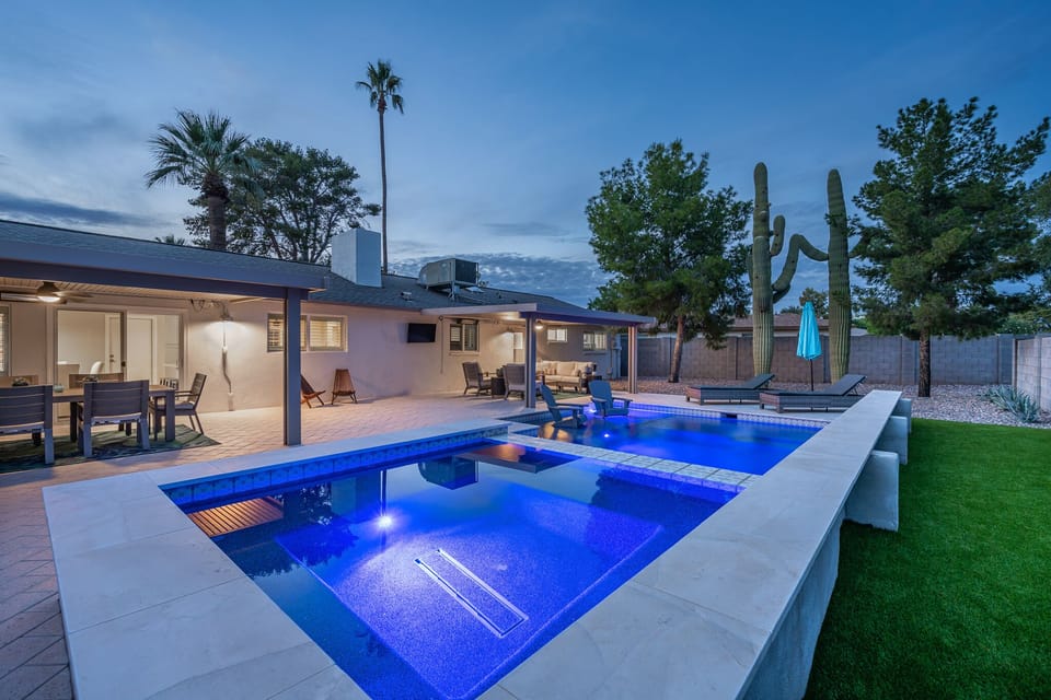 Amazing pool and desert views, pool lighting gives ambiance to evenings on patio