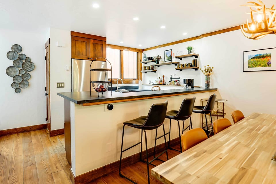 Breakfast Bar | Main Level