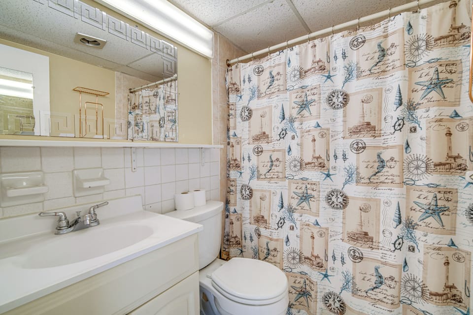 Full Bathroom | Linens & Towels Not Provided | Hair Dryer