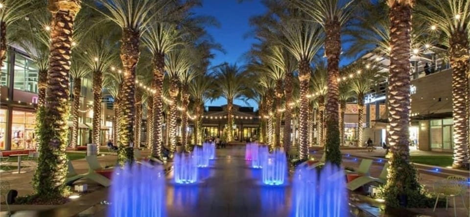 Kierland Commons and Scottsdale Quarter Shopping Malls only 10 minutes from the condos.