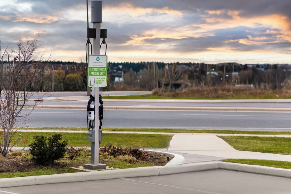 Electric vehicle charging station