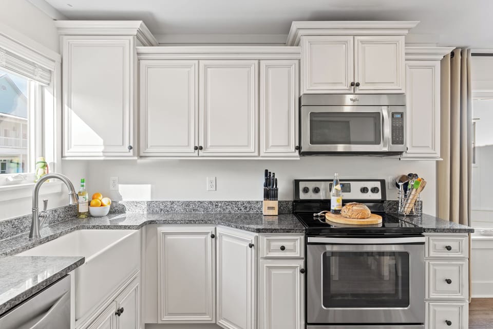 Fully equipped kitchen.