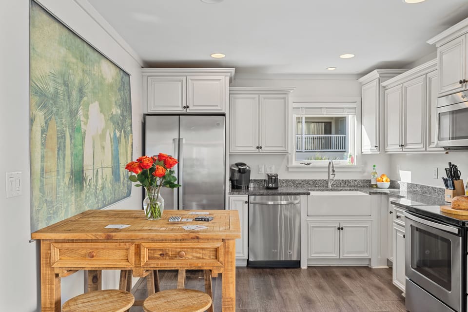 Fully equipped kitchen with modern appliances, perfect for preparing meals during your stay.