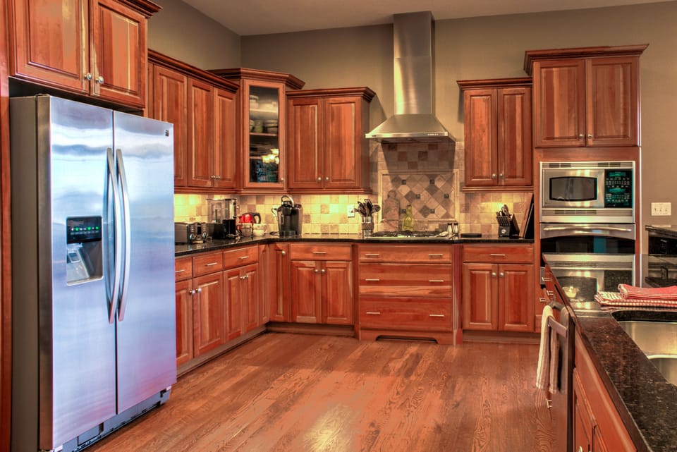 Chef's Gourmet Kitchen w/ Stainless Steel Appliances