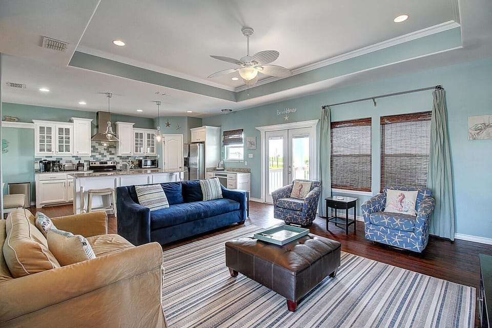 Spacious living room. - Spacious living room and plush seating makes this the perfect gathering area