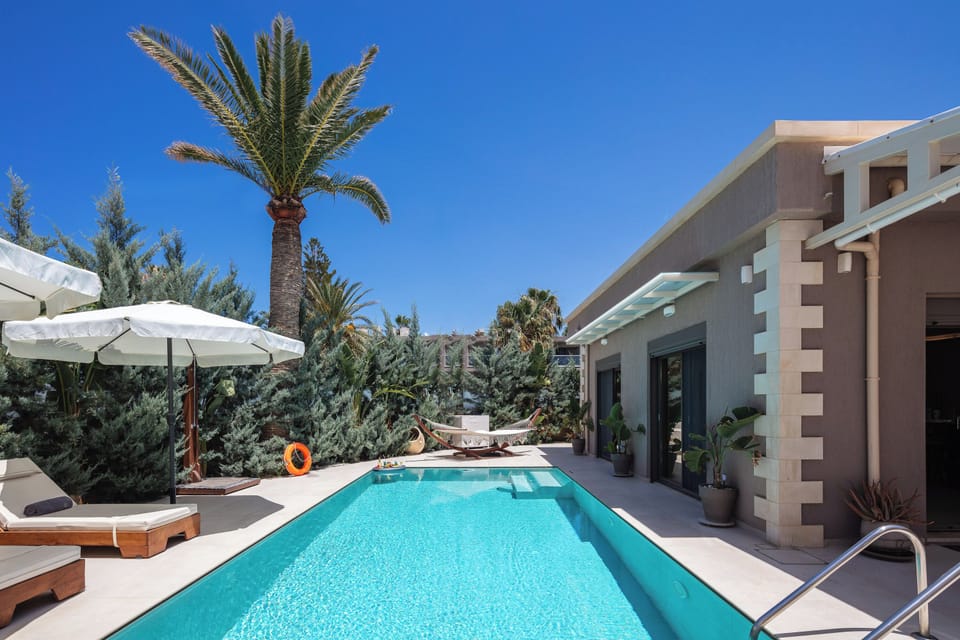 A 32 m2, private, swimming pool that has a high-tech swim jet functioning!