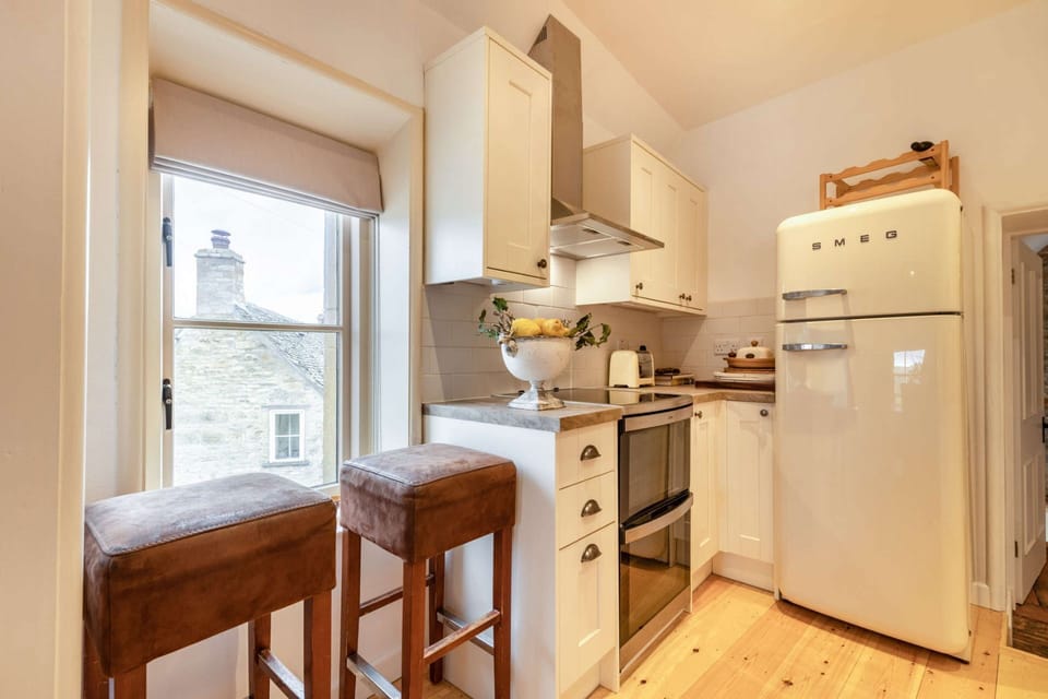 The Cotswold Guy Apartment Kitchen - StayCotswold