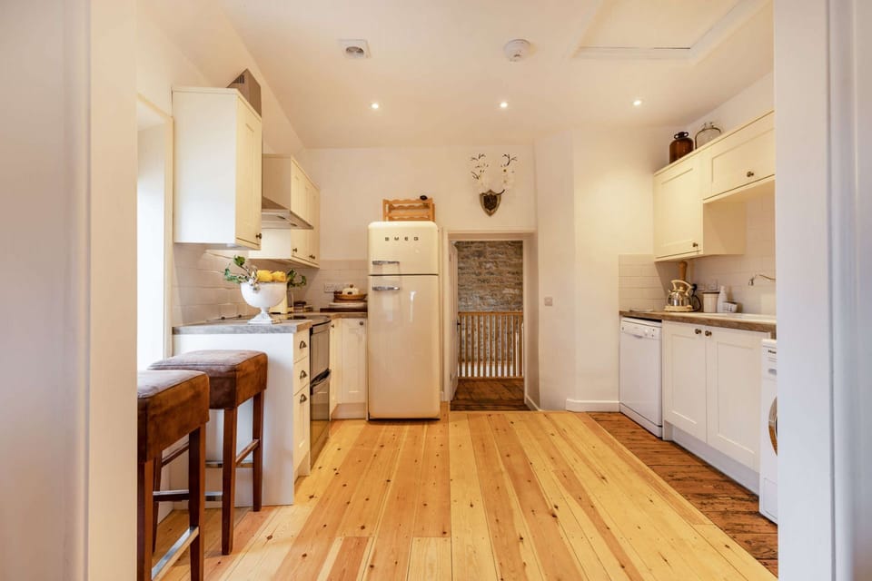 The Cotswold Guy Apartment Kitchen - StayCotswold
