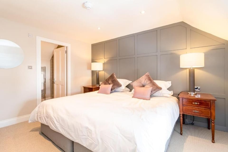 Double Room, 1 Double Bed, Non Smoking, Ensuite | Hypo-allergenic bedding, individually decorated, individually furnished