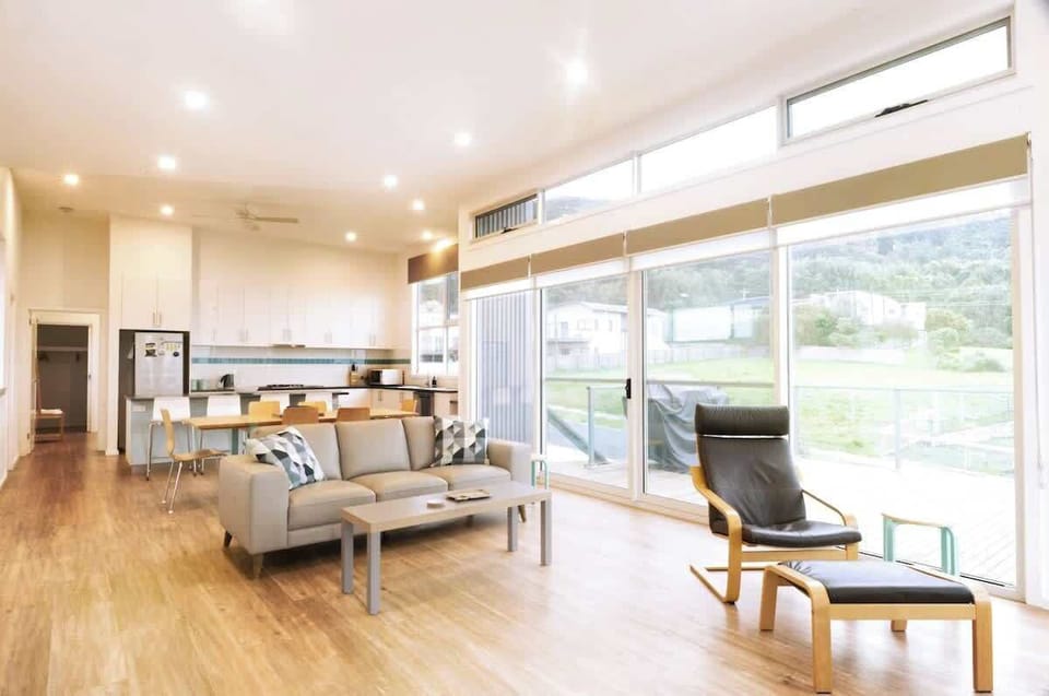 Mountain views from the light-filled living space. Wi-fi and google chrome cast for family entertainment.