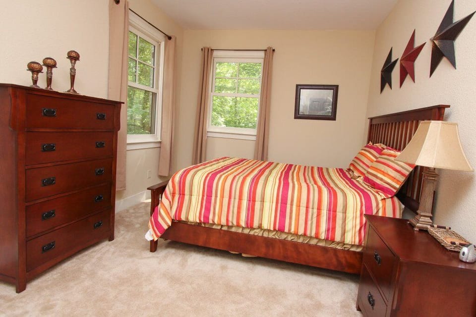 2nd Bedroom with Queen Bed